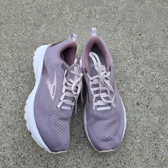 Brooks Revel Lavender Sneakers Women Size 11 - Picture 2 of 12